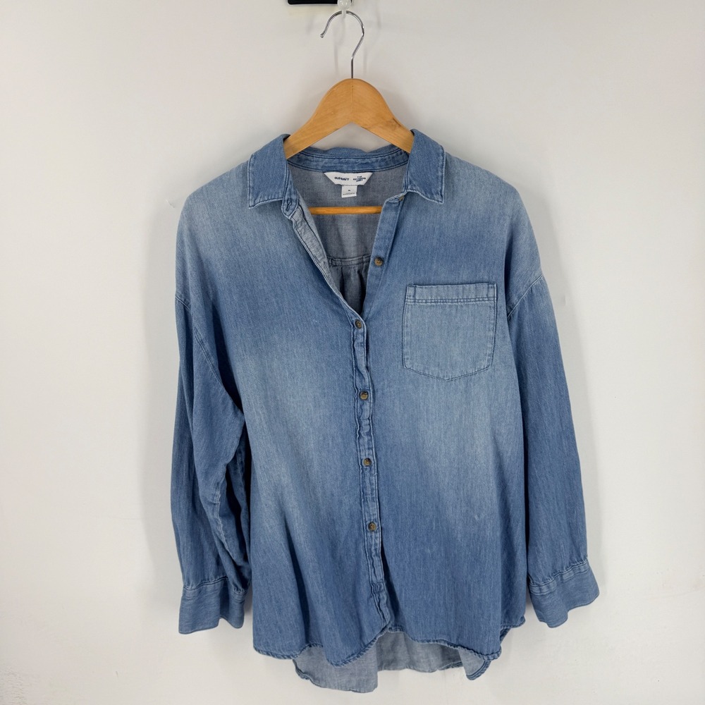 Old Navy Chambray Shirt Light Blue M Denim Button Down Long Sleeve Casual Soft